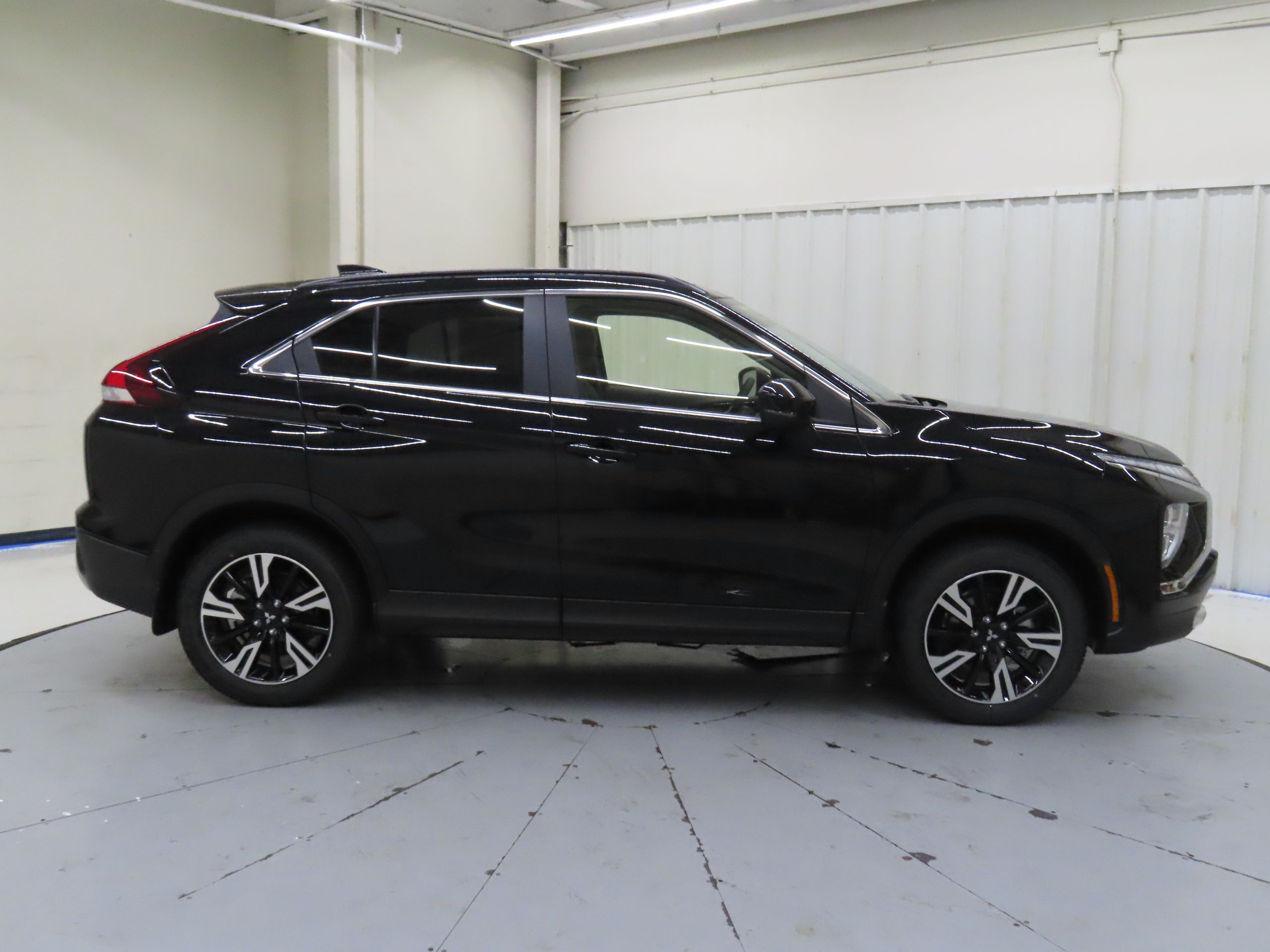2026 Mitsubishi Eclipse Cross SE photo 2