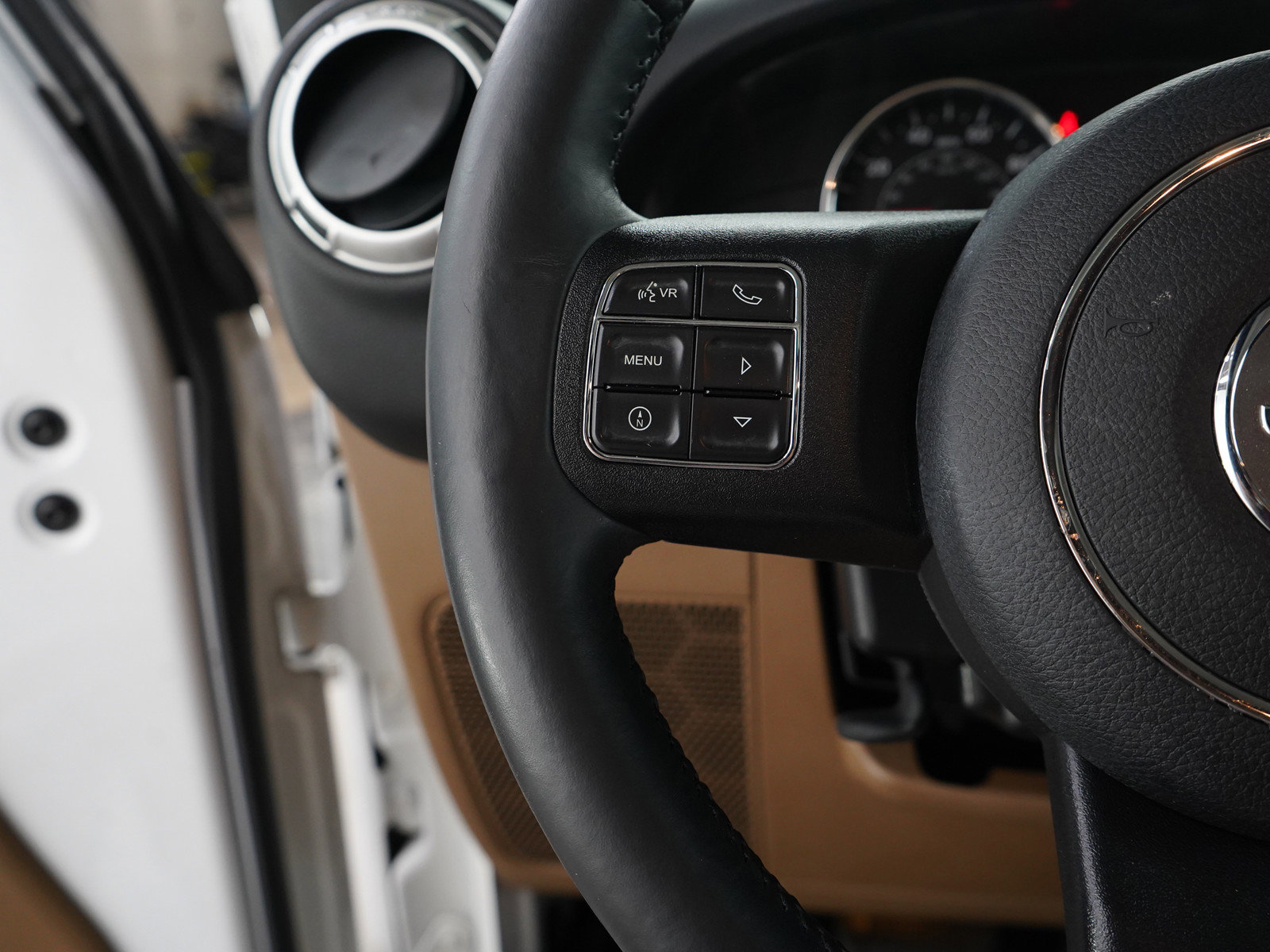 2014 Jeep Wrangler Unlimited Sahara photo 21