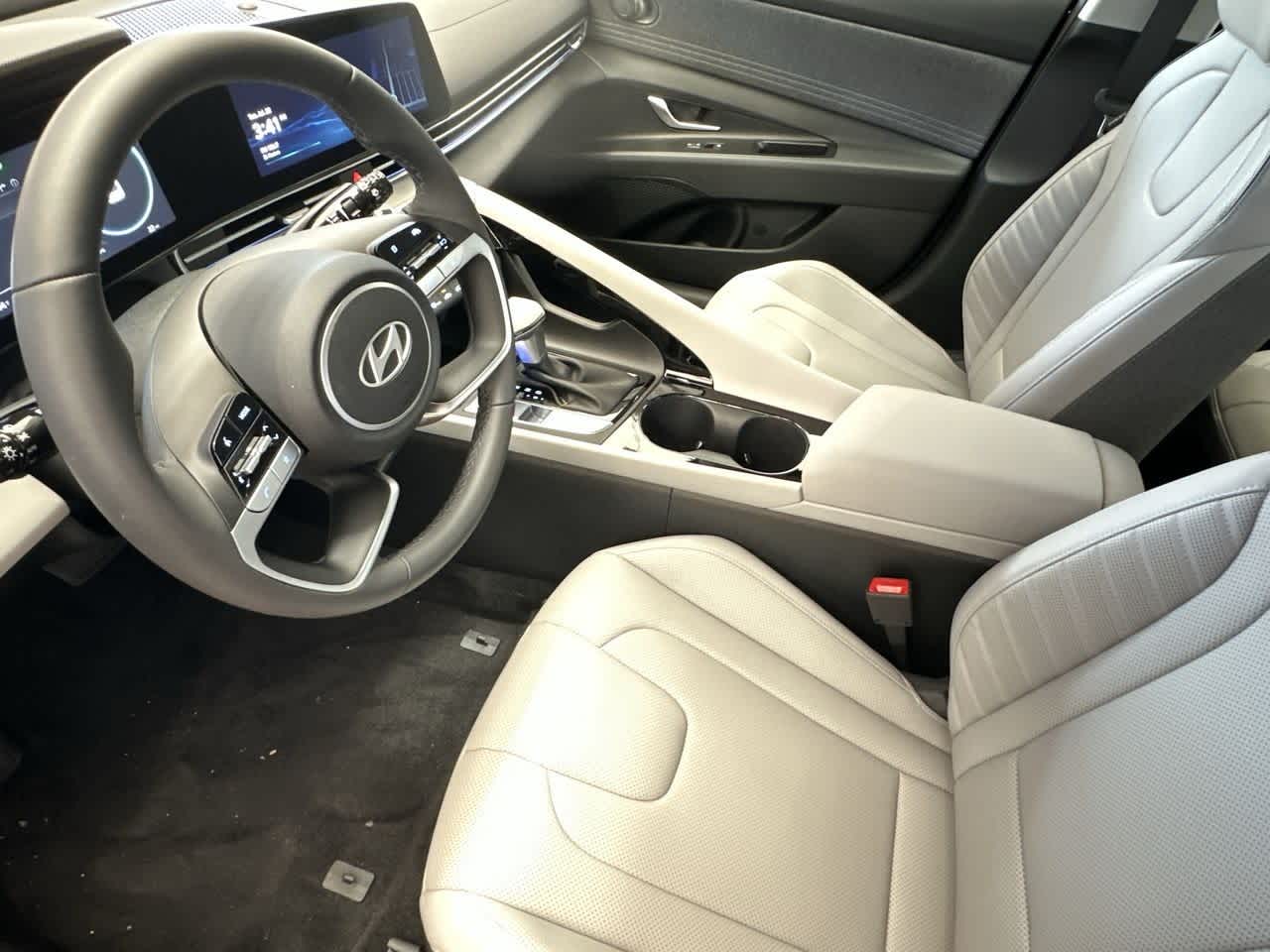 2025 Hyundai Elantra Limited photo 11