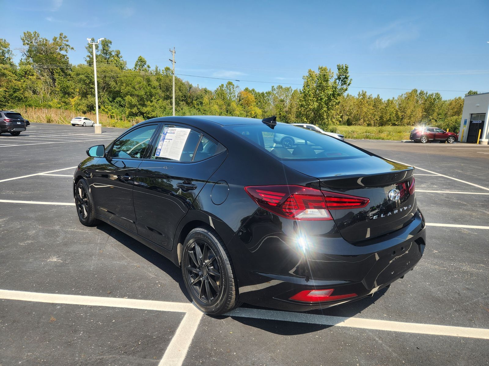 2019 Hyundai Elantra SEL photo 4