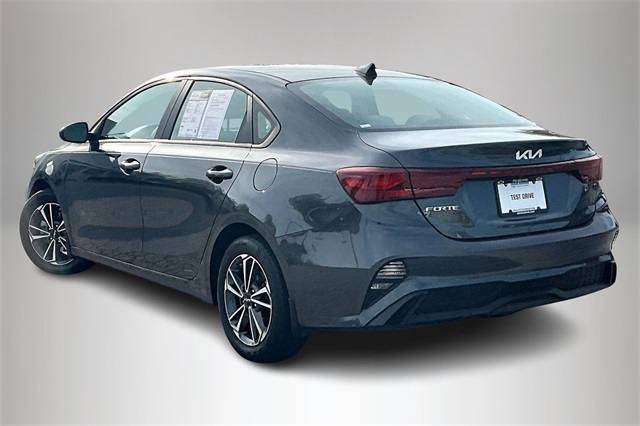 2023 Kia Forte LXS photo 4