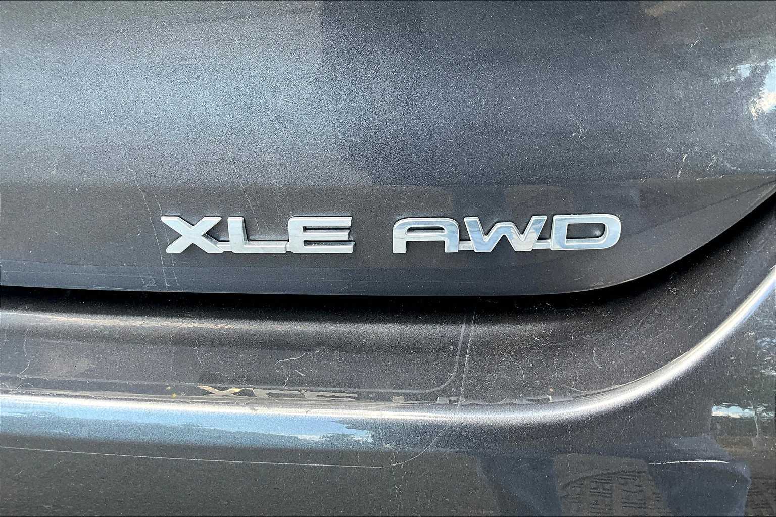 2022 Toyota Highlander XLE photo 9