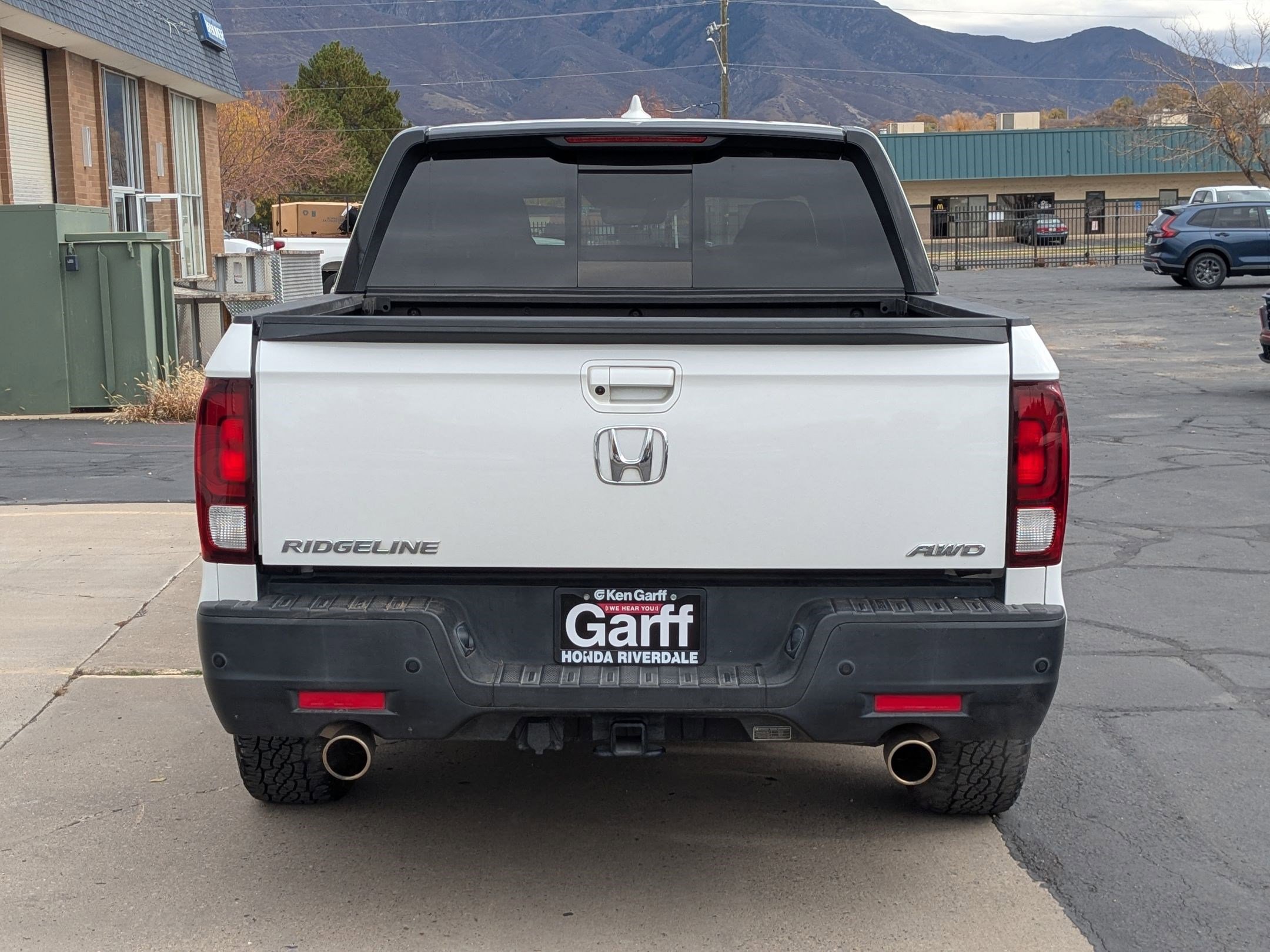 2021 Honda Ridgeline Black Edition photo 4
