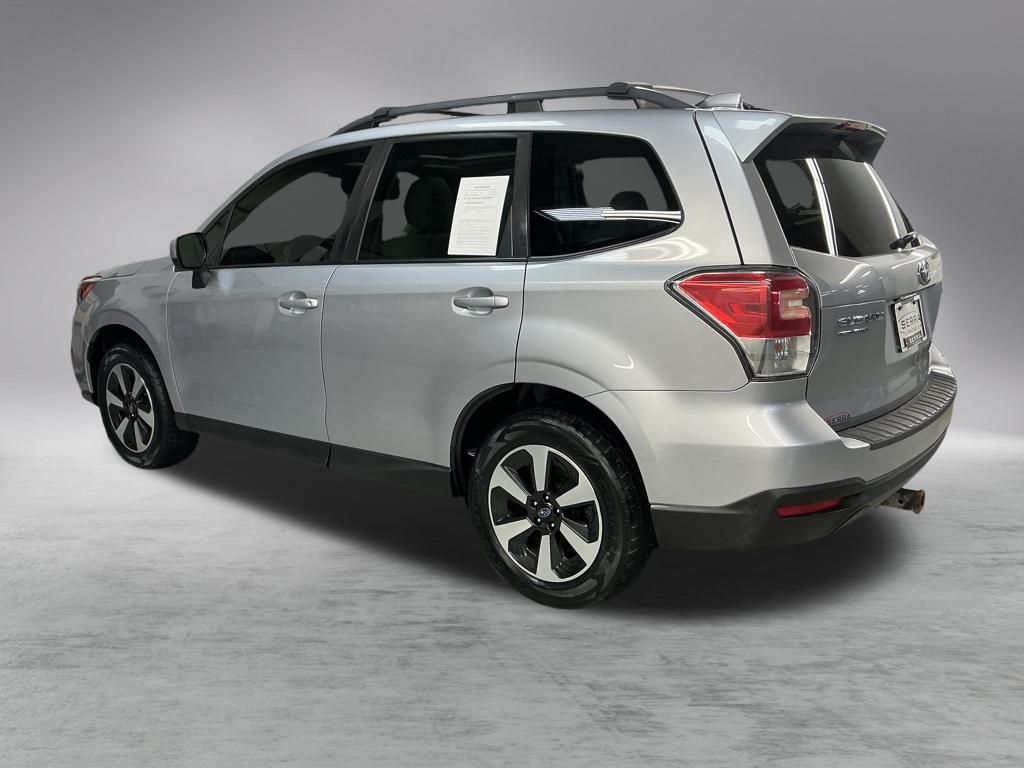 2018 Subaru Forester 2.5i Premium photo 3