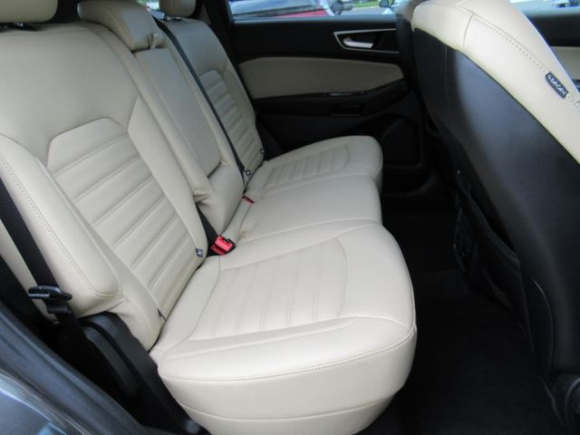 2020 Ford Edge SEL photo 25