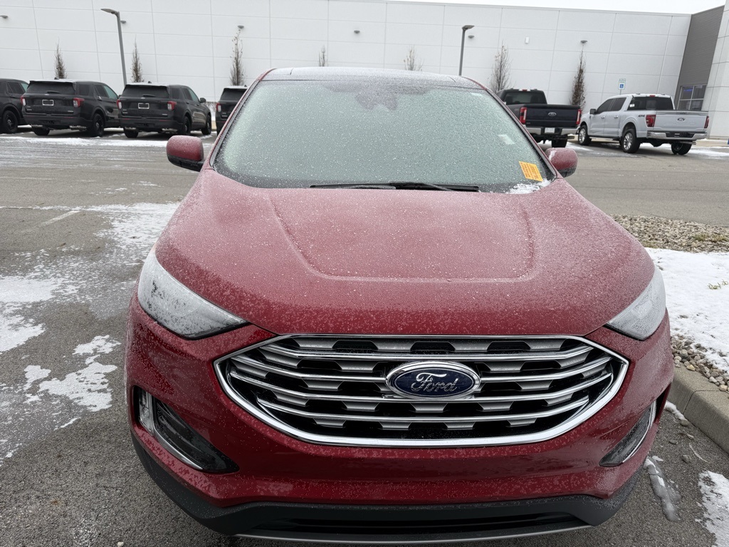 2021 Ford Edge SEL photo 2