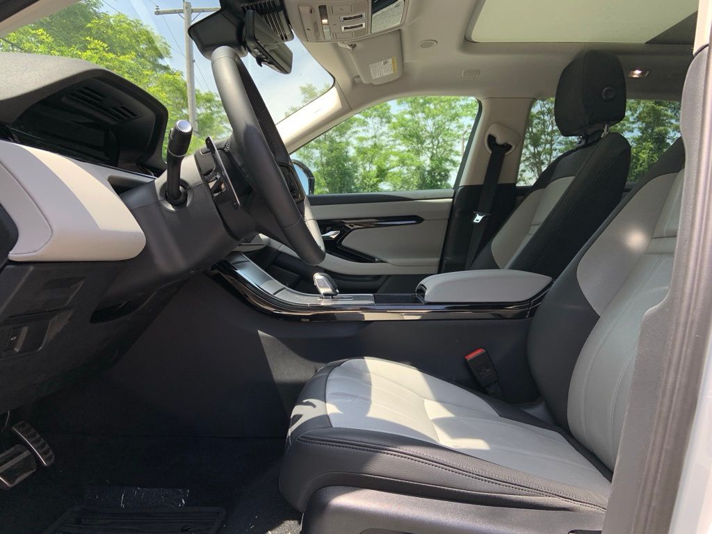 2024 Land Rover Range Rover Evoque Dynamic SE photo 11