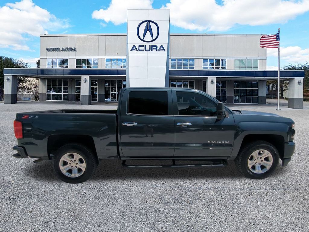 2018 Chevrolet Silverado 1500 LT photo 4
