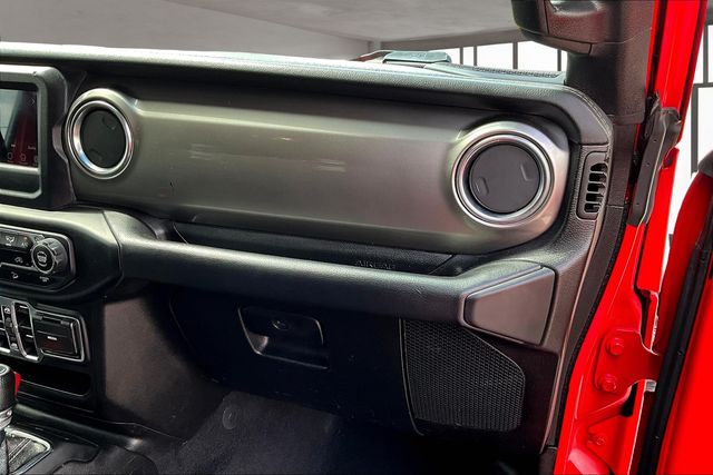 2020 Jeep Wrangler Unlimited Sahara photo 18