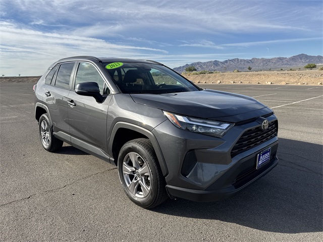 2023 Toyota RAV4 XLE photo 3