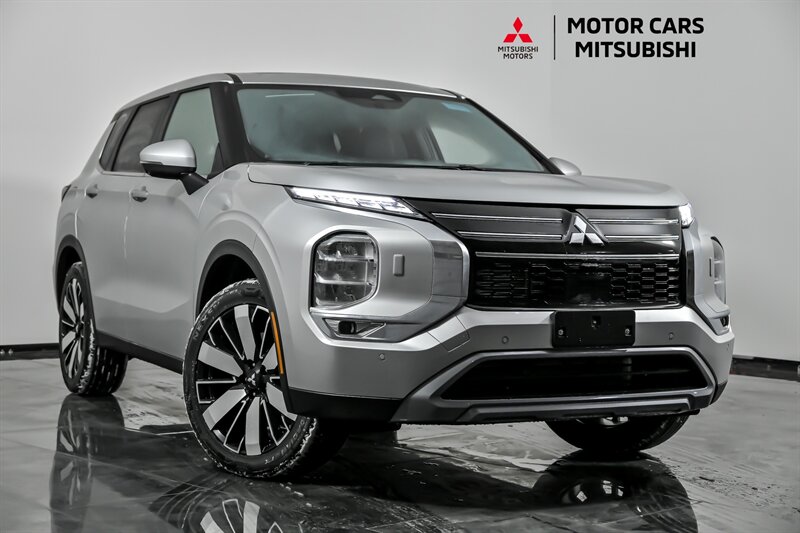 2026 Mitsubishi Outlander SE's photo