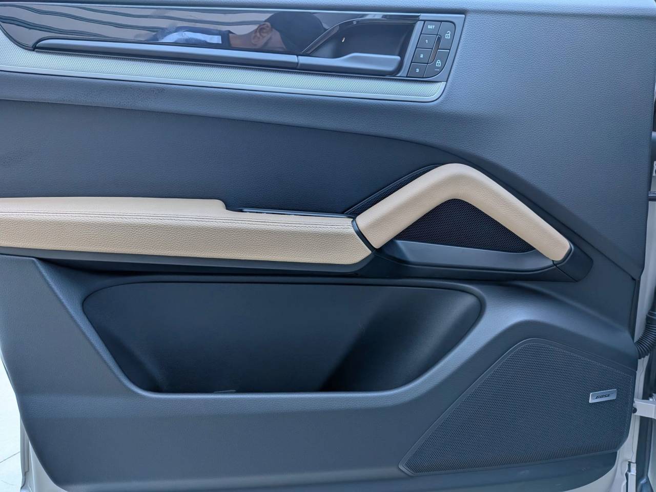 2025 Porsche Cayenne Base photo 12