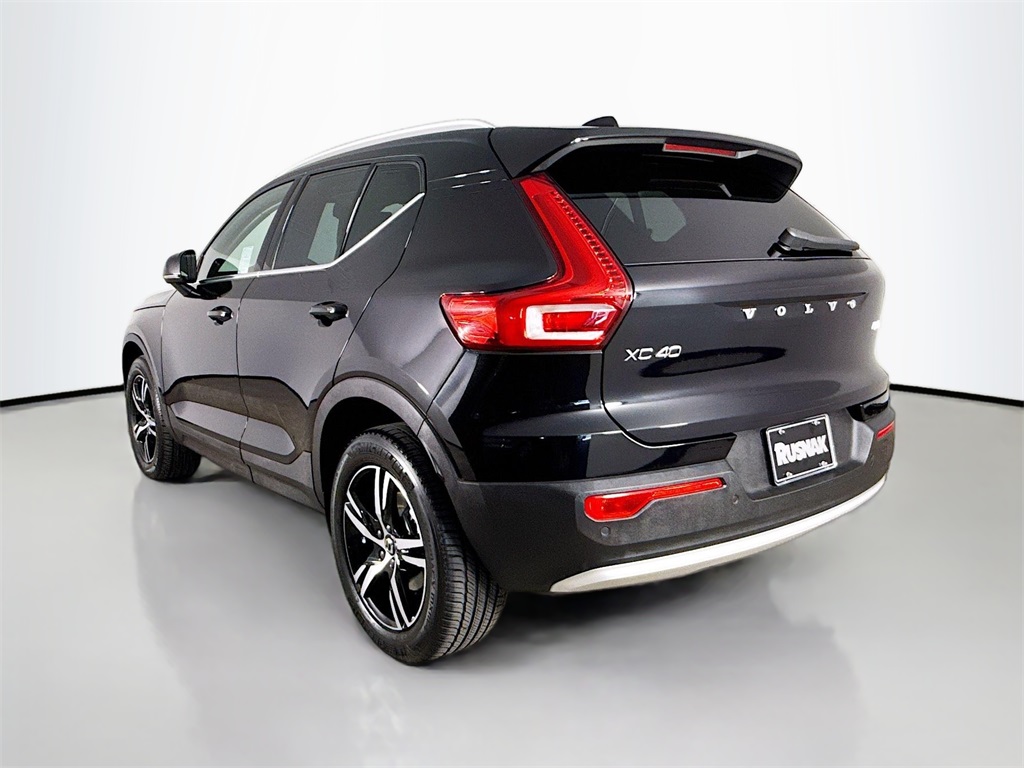 2025 Volvo XC40 Core photo 3