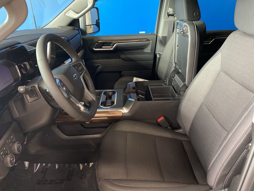2025 Chevrolet Silverado 3500HD LT photo 8