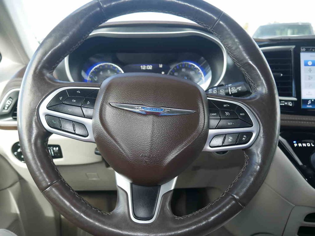 2021 Chrysler Pacifica Touring L photo 32