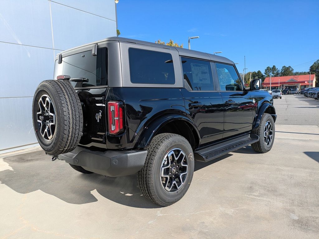 2025 Ford Bronco Outer Banks photo 4