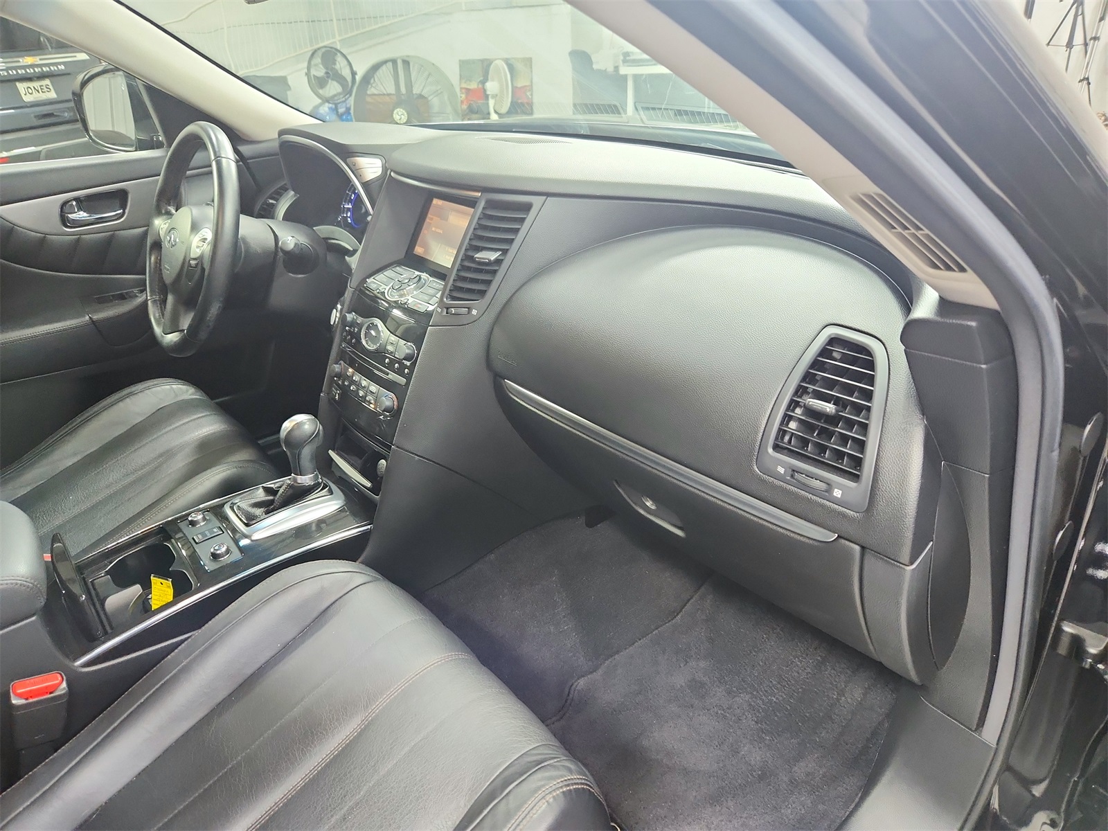 2017 Infiniti QX70 Base photo 31