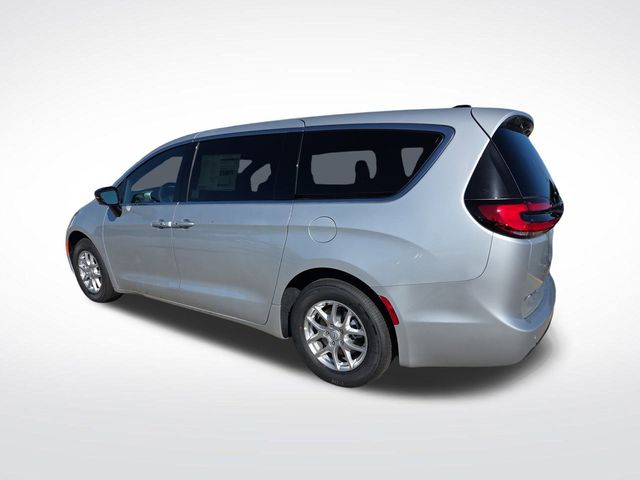 2026 Chrysler Pacifica photo 3
