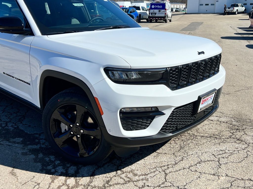 2025 Jeep Grand Cherokee Limited photo 2