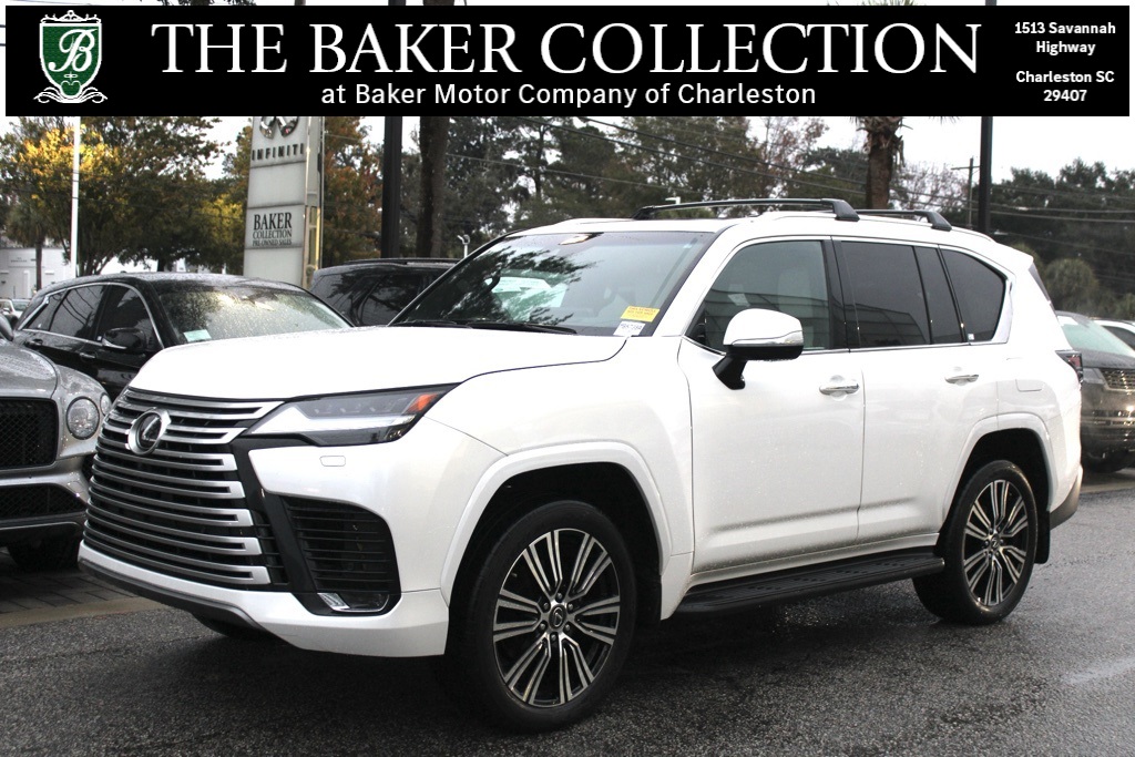 2022 Lexus LX Luxury's photo