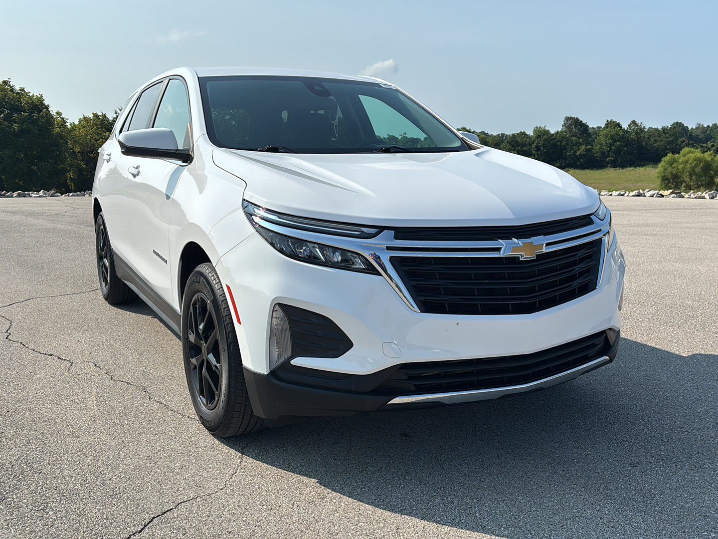 2022 Chevrolet Equinox LT photo 2