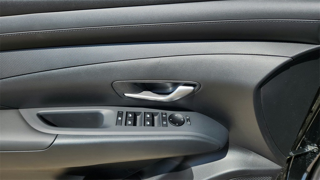 2025 Hyundai Santa Cruz SE photo 24