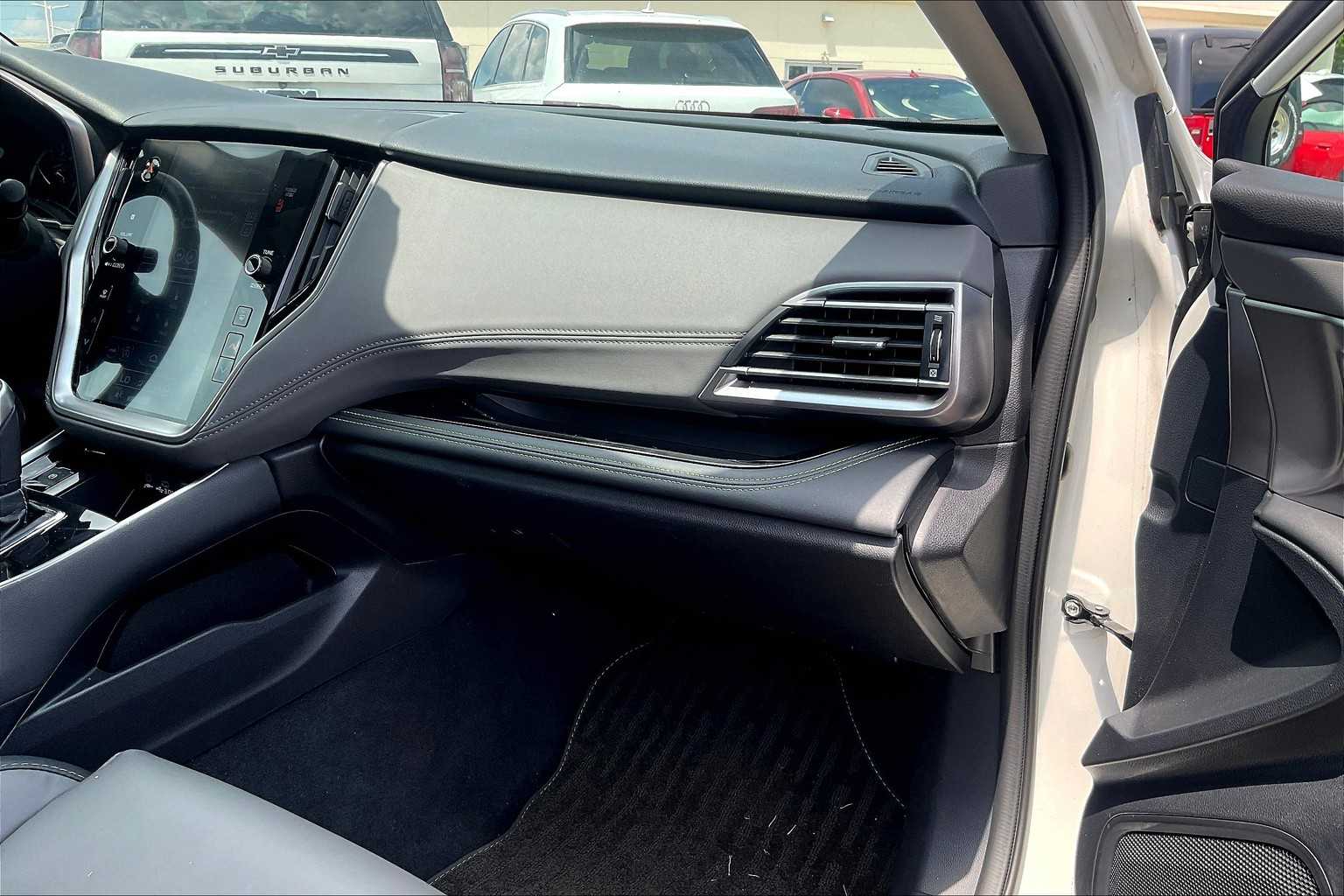 2024 Subaru Outback Onyx Edition photo 16