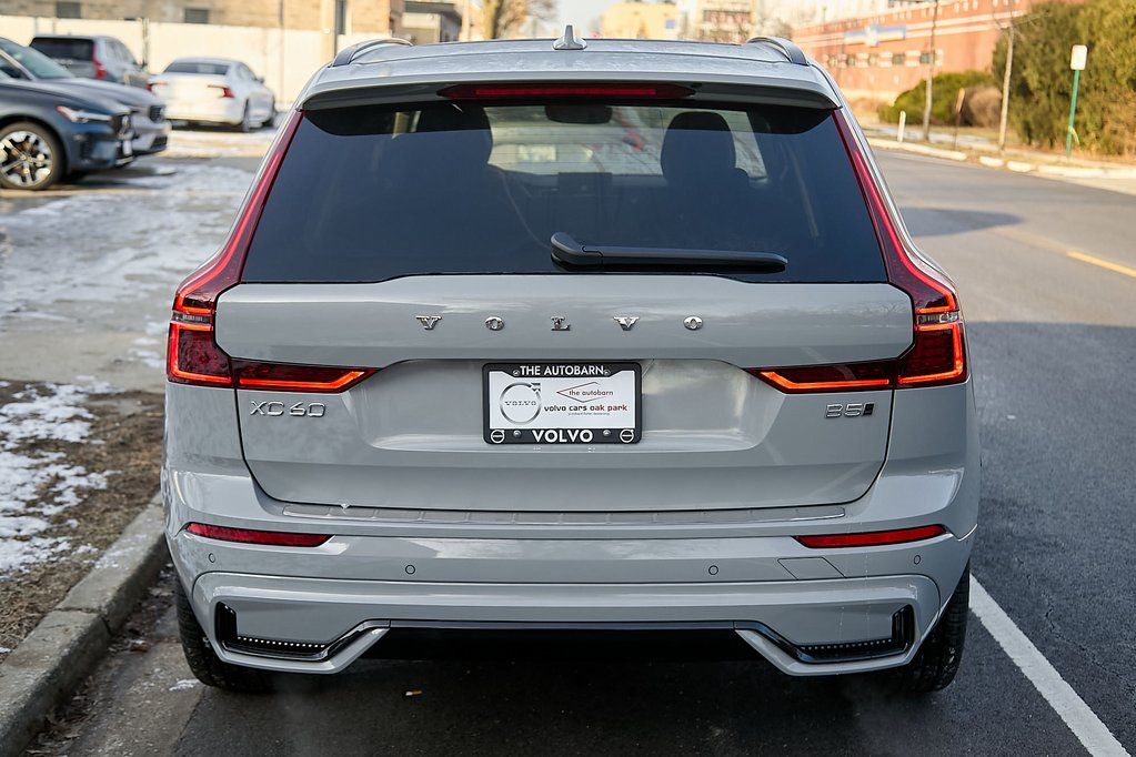 2026 VOLVO XC60 - Image 8
