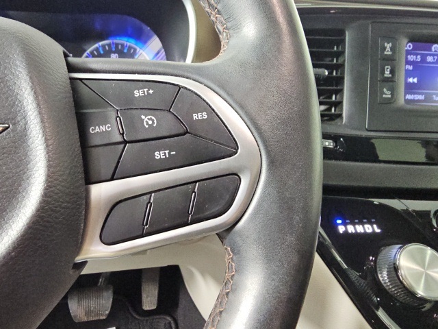 2017 Chrysler Pacifica Touring L photo 16