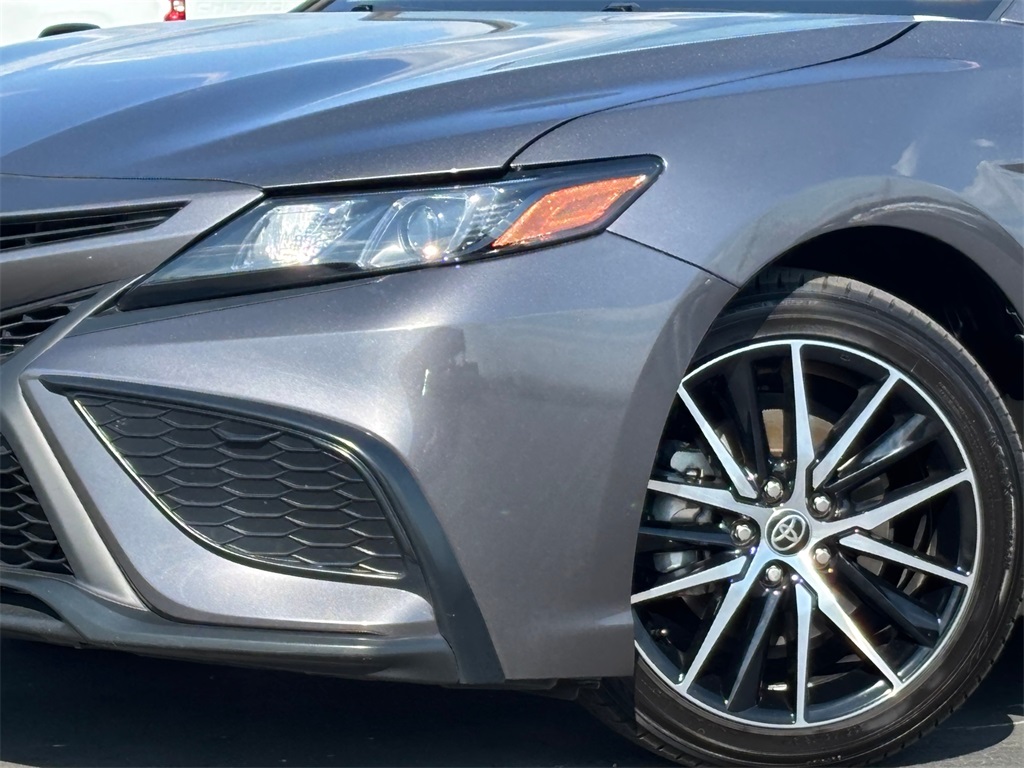 2023 Toyota Camry Hybrid SE photo 3