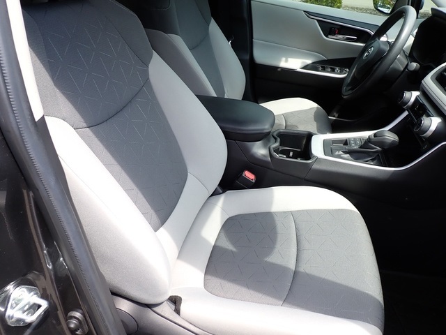 2022 Toyota RAV4 XLE photo 10