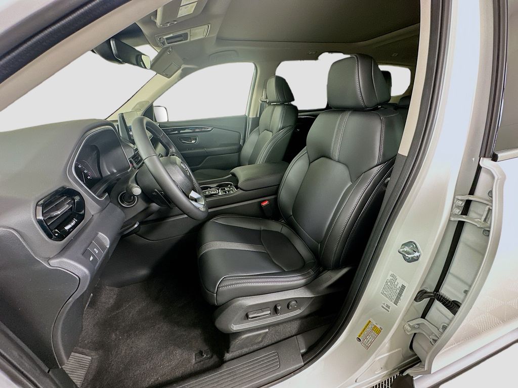 2025 Honda Pilot Touring photo 13