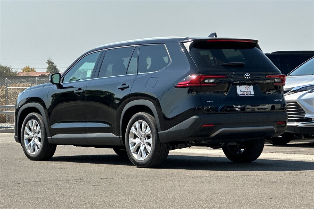 2025 Toyota Grand Highlander Limited AWD photo 6