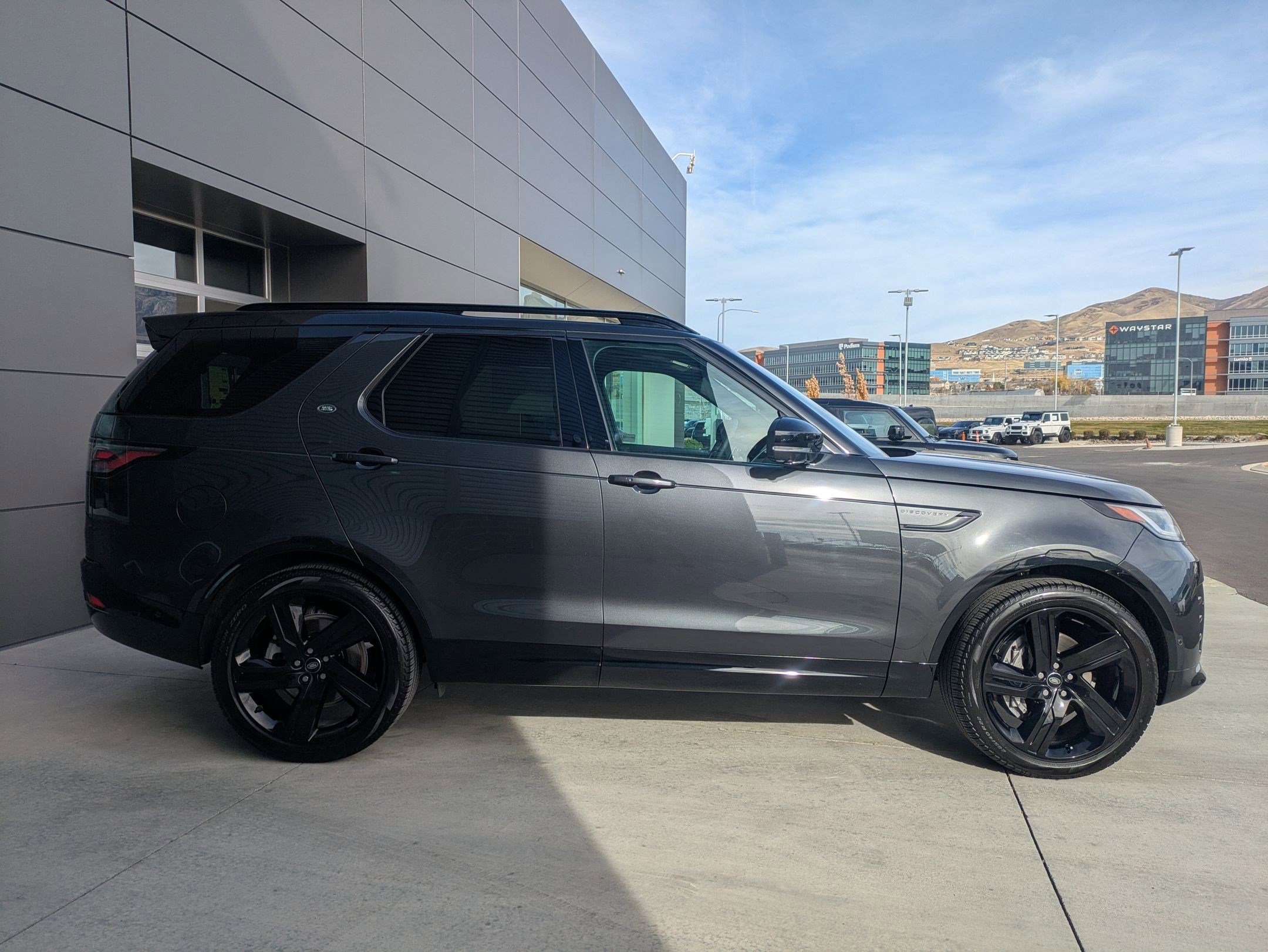 2024 Land Rover Discovery SE photo 4