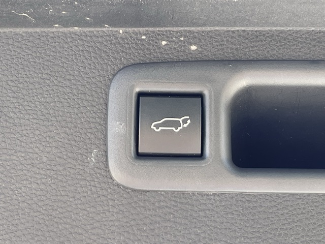 2023 Toyota Highlander LE photo 8