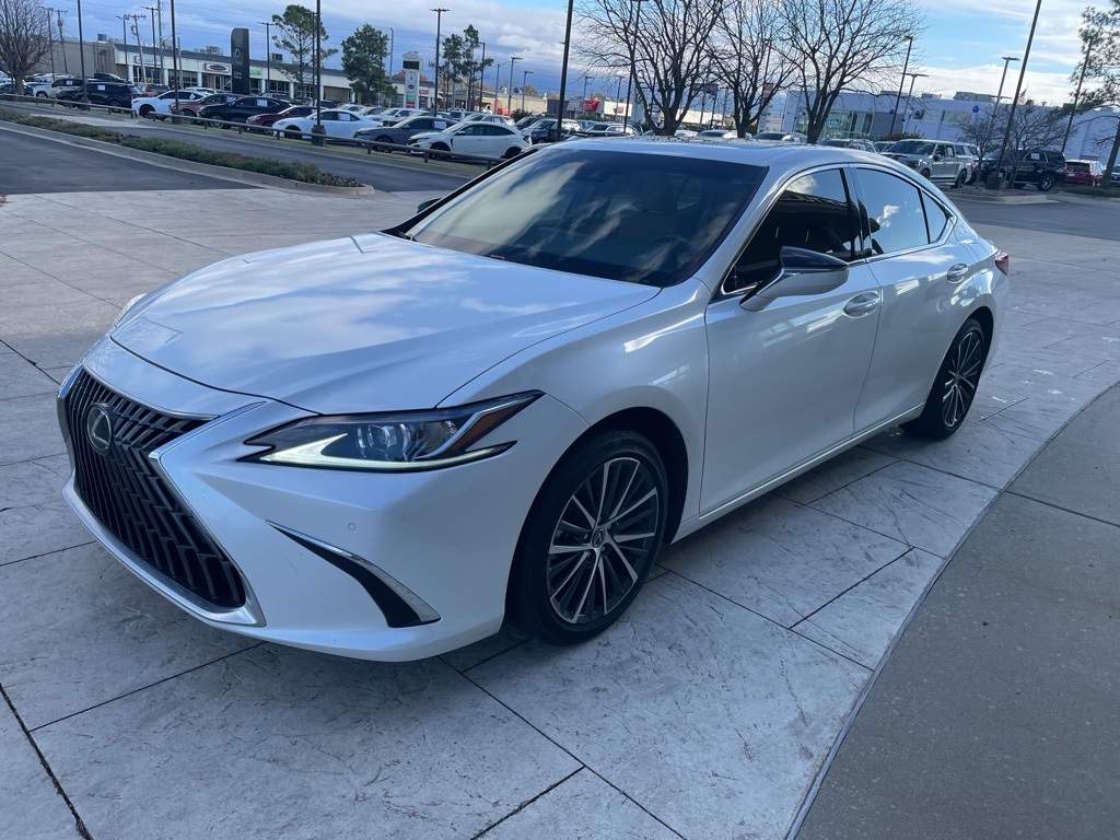 2024 Lexus ES 350's photo