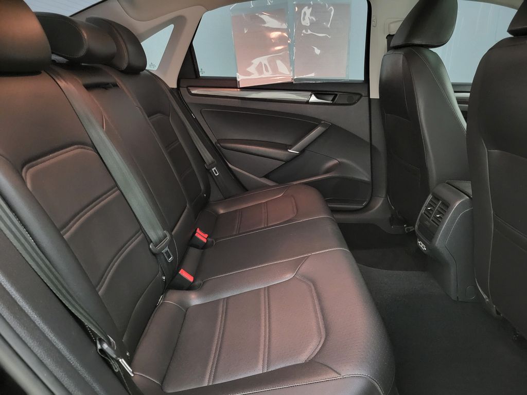 2020 Volkswagen Passat 2.0T R-Line photo 38