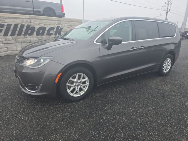 2017 Chrysler Pacifica Touring Plus's photo