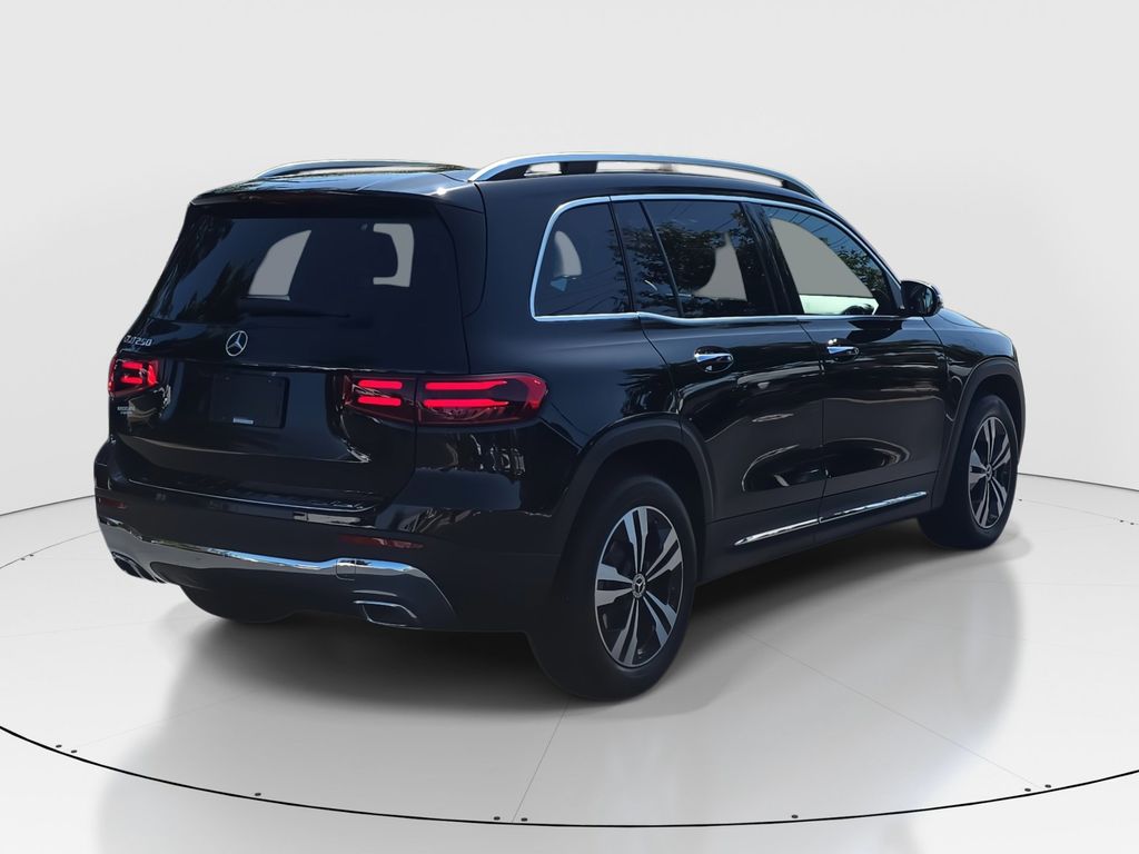 2025 Mercedes Benz GLB 250 photo 3