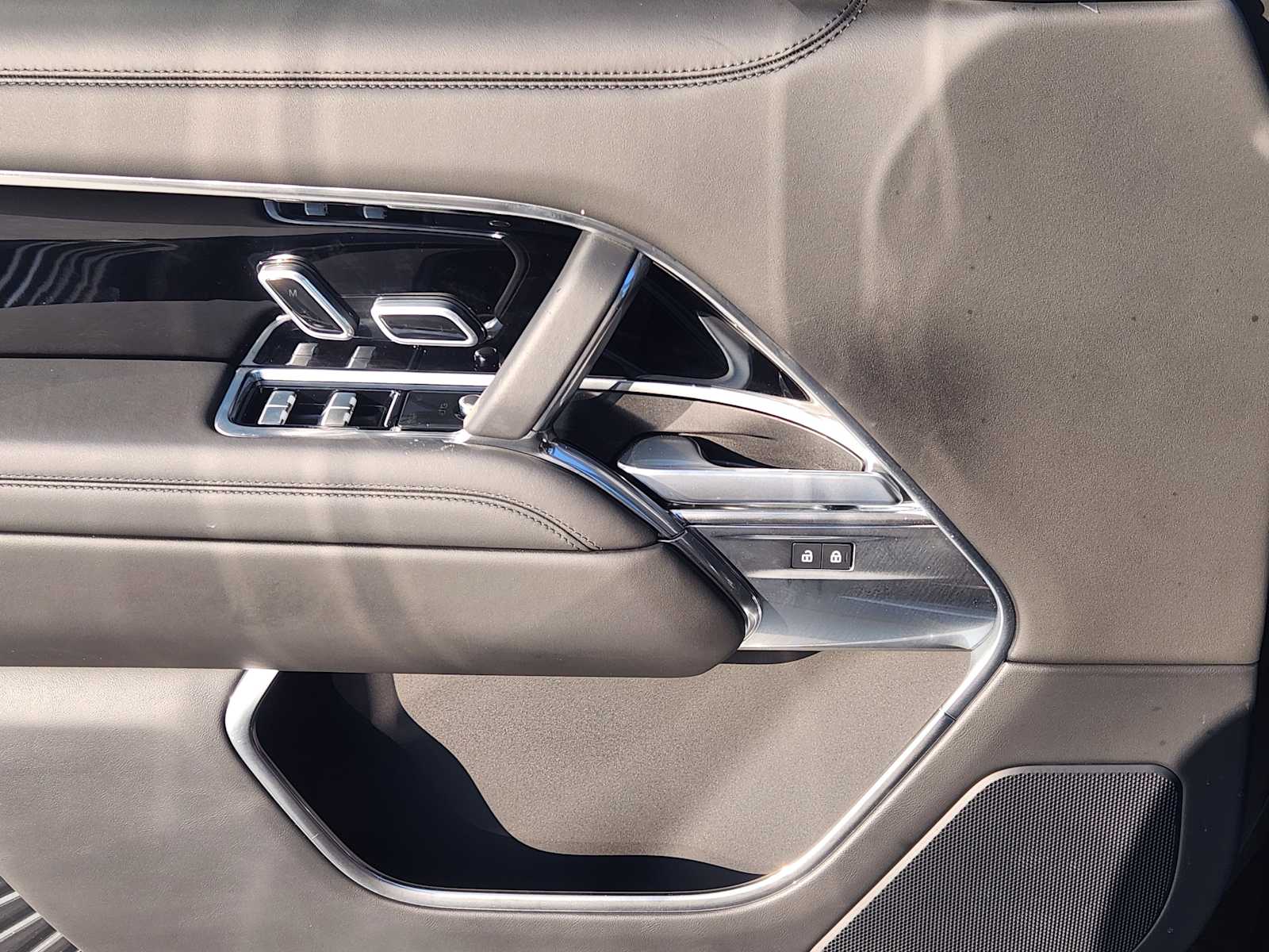 2025 Land Rover Range Rover SE photo 19