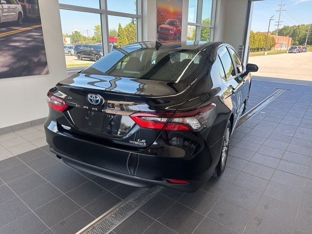 2021 Toyota Camry Hybrid LE photo 2