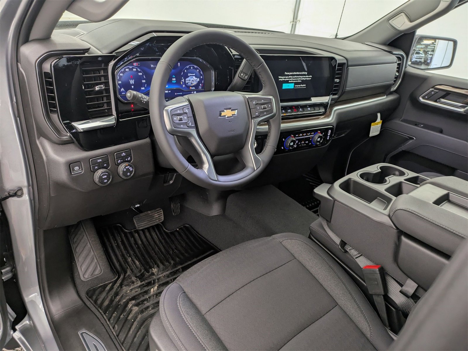 2025 Chevrolet Silverado 1500 LT photo 2