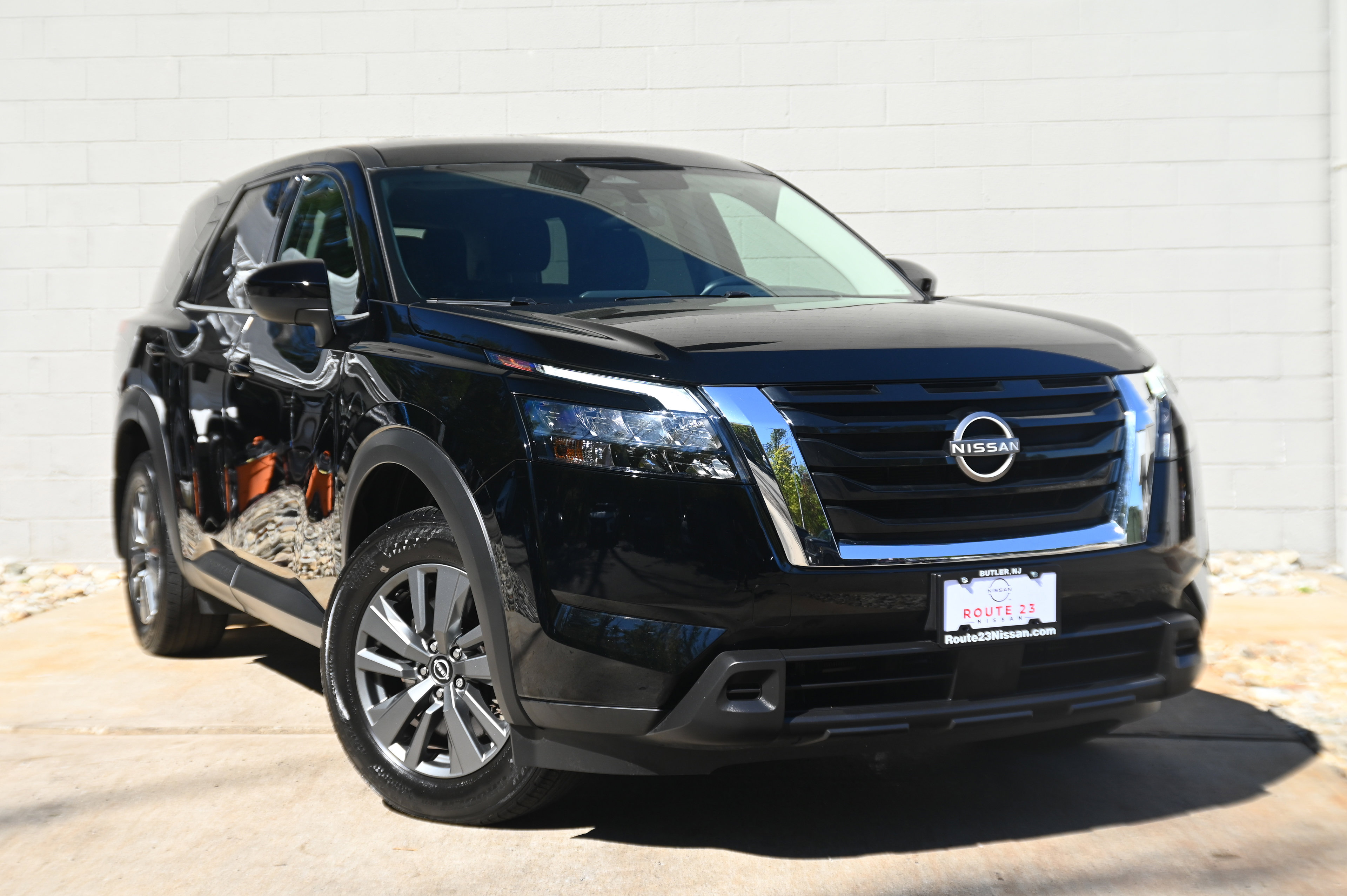2024 Nissan Pathfinder S photo 3