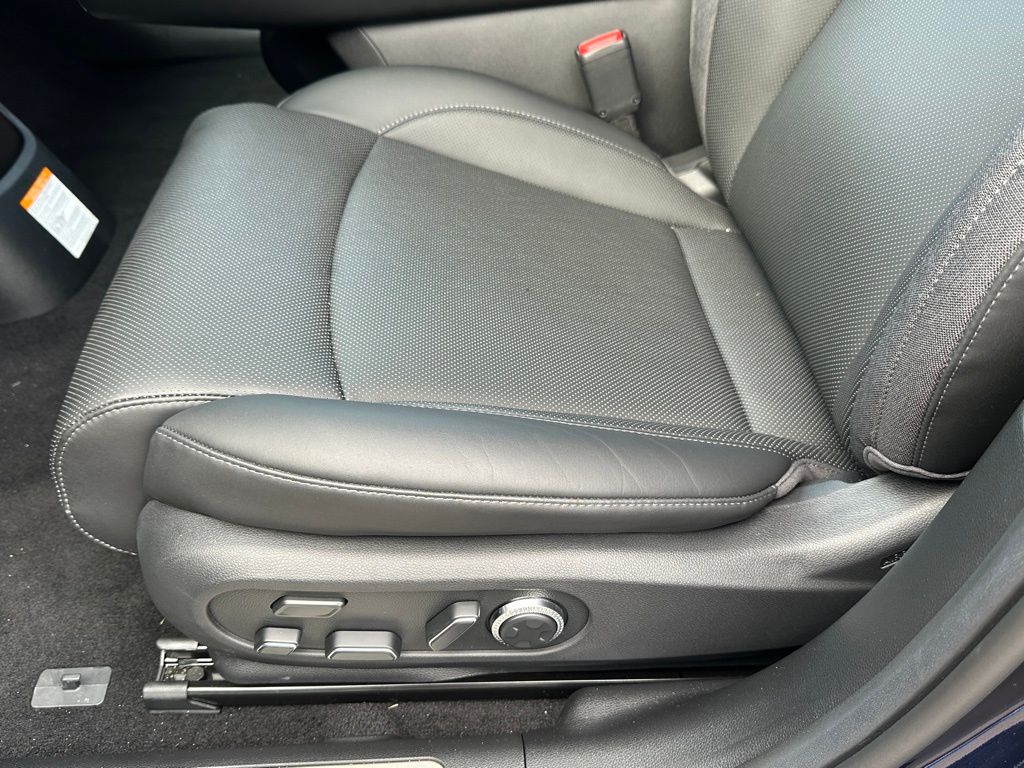 2025 Genesis GV60 Advanced AWD photo 21
