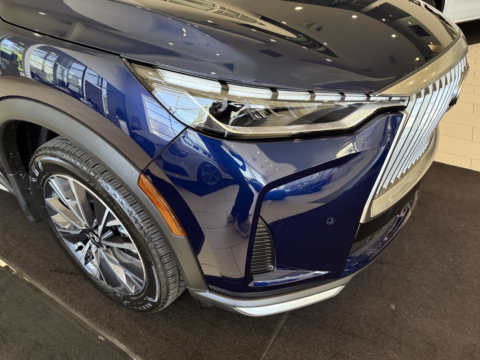 2026 Infiniti QX60 Luxe photo 11