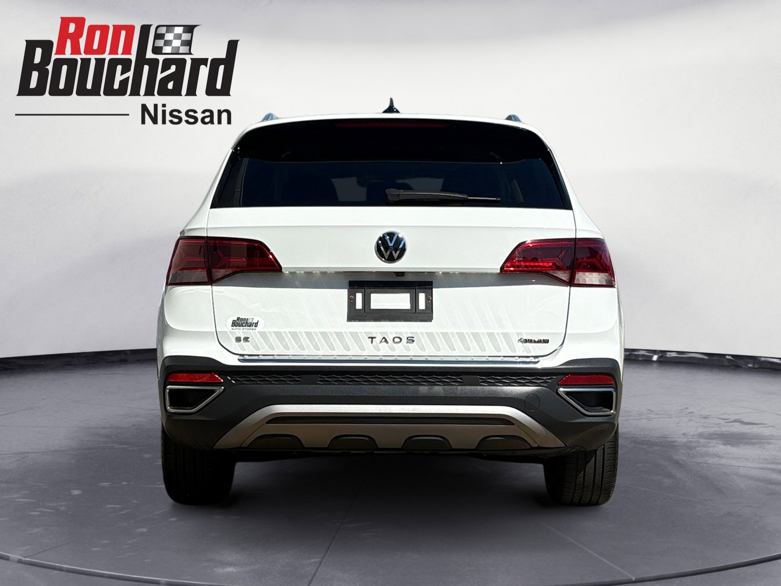 2022 Volkswagen Taos SE photo 2