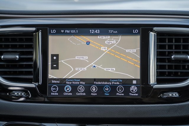 2018 Chrysler Pacifica Touring Plus photo 19