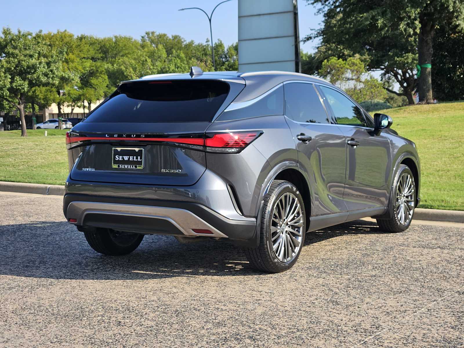 2024 Lexus RX 350 Luxury photo 4