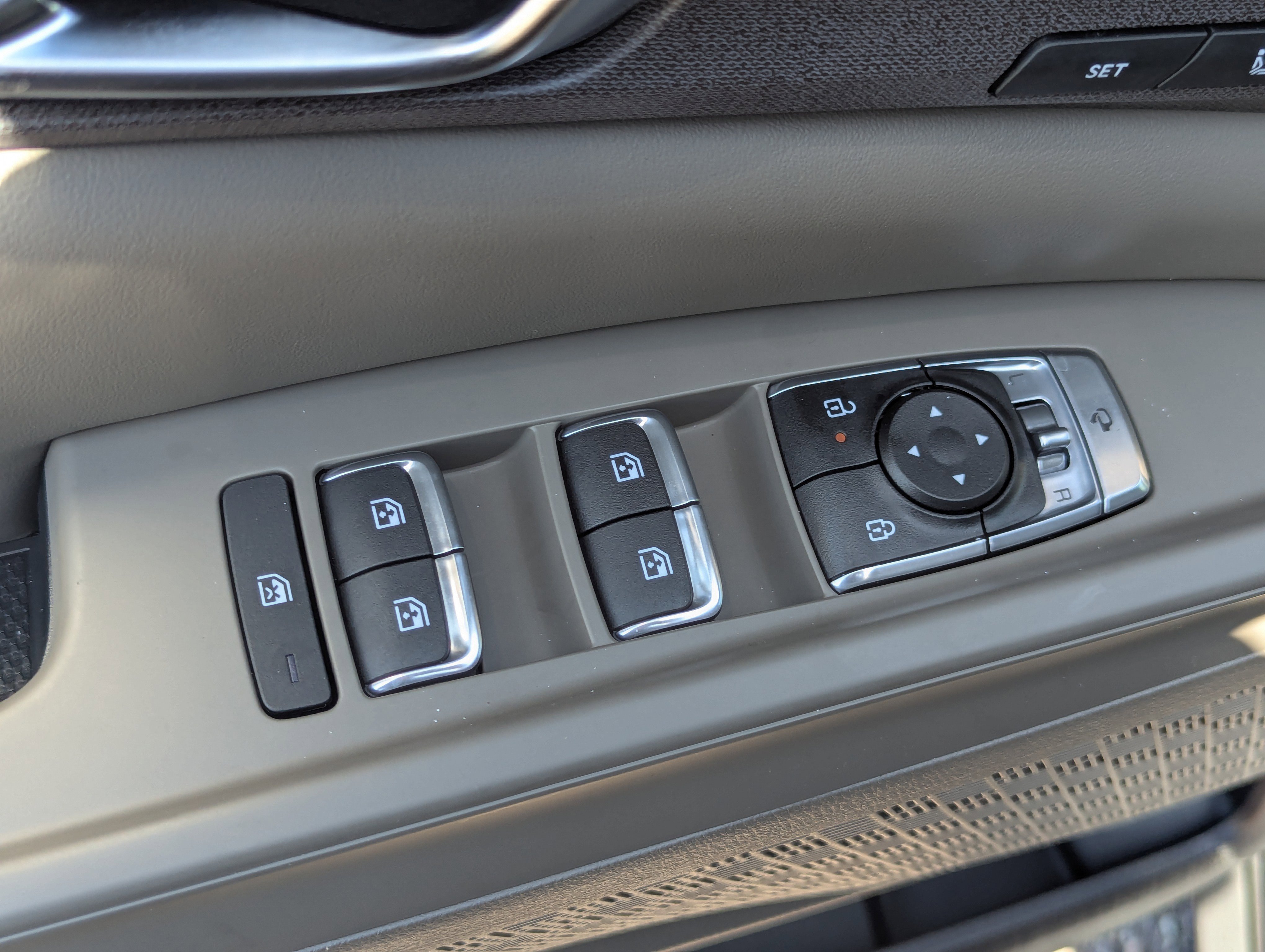 2026 Kia Carnival SX photo 8