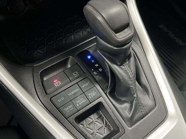2022 Toyota RAV4 XLE photo 11